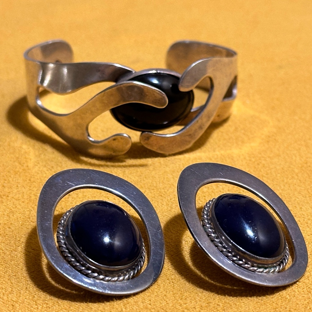 Vintage Sn Navajo Sterling Onyx Bracelet And Earrings 375$